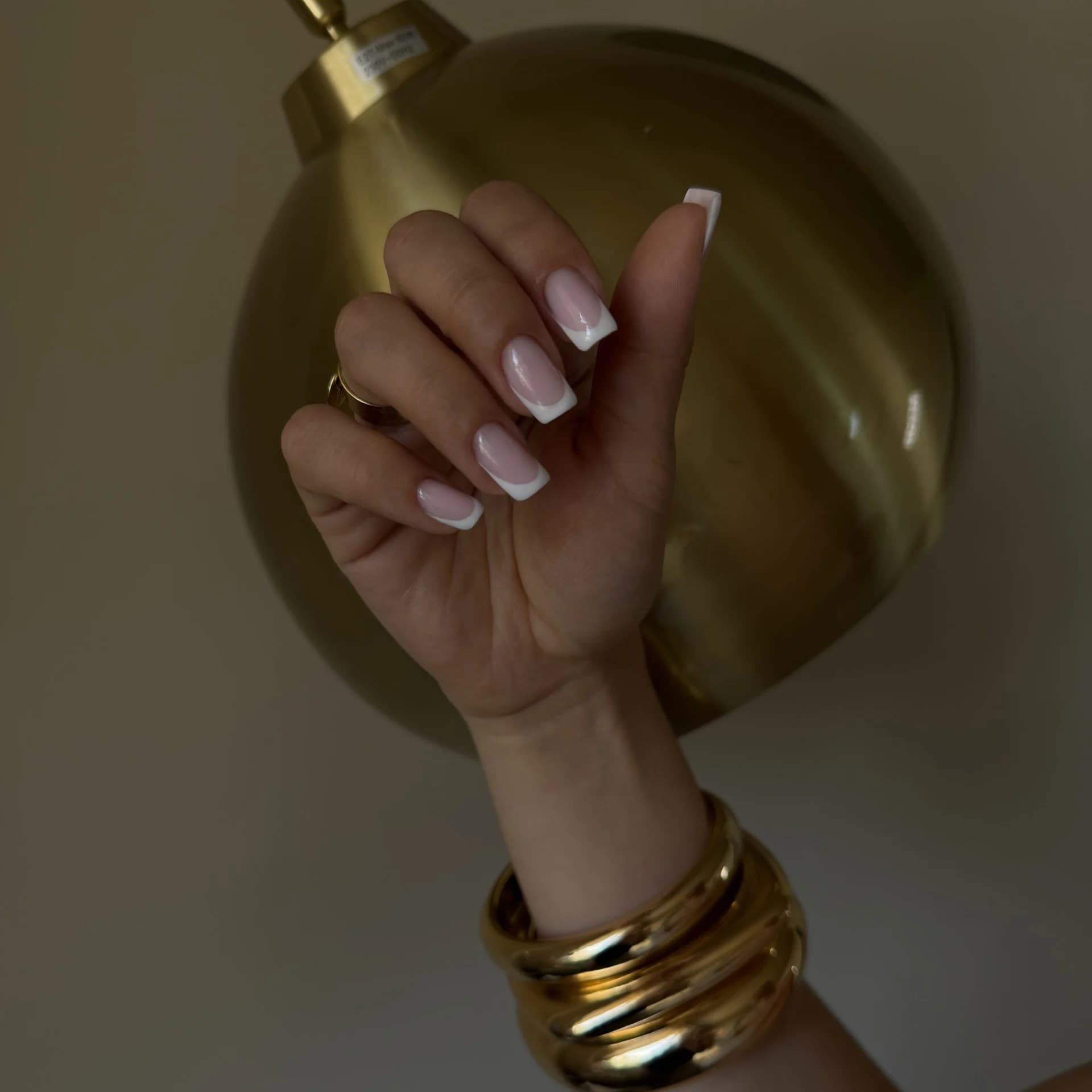 Réalisation ongles Reines Room