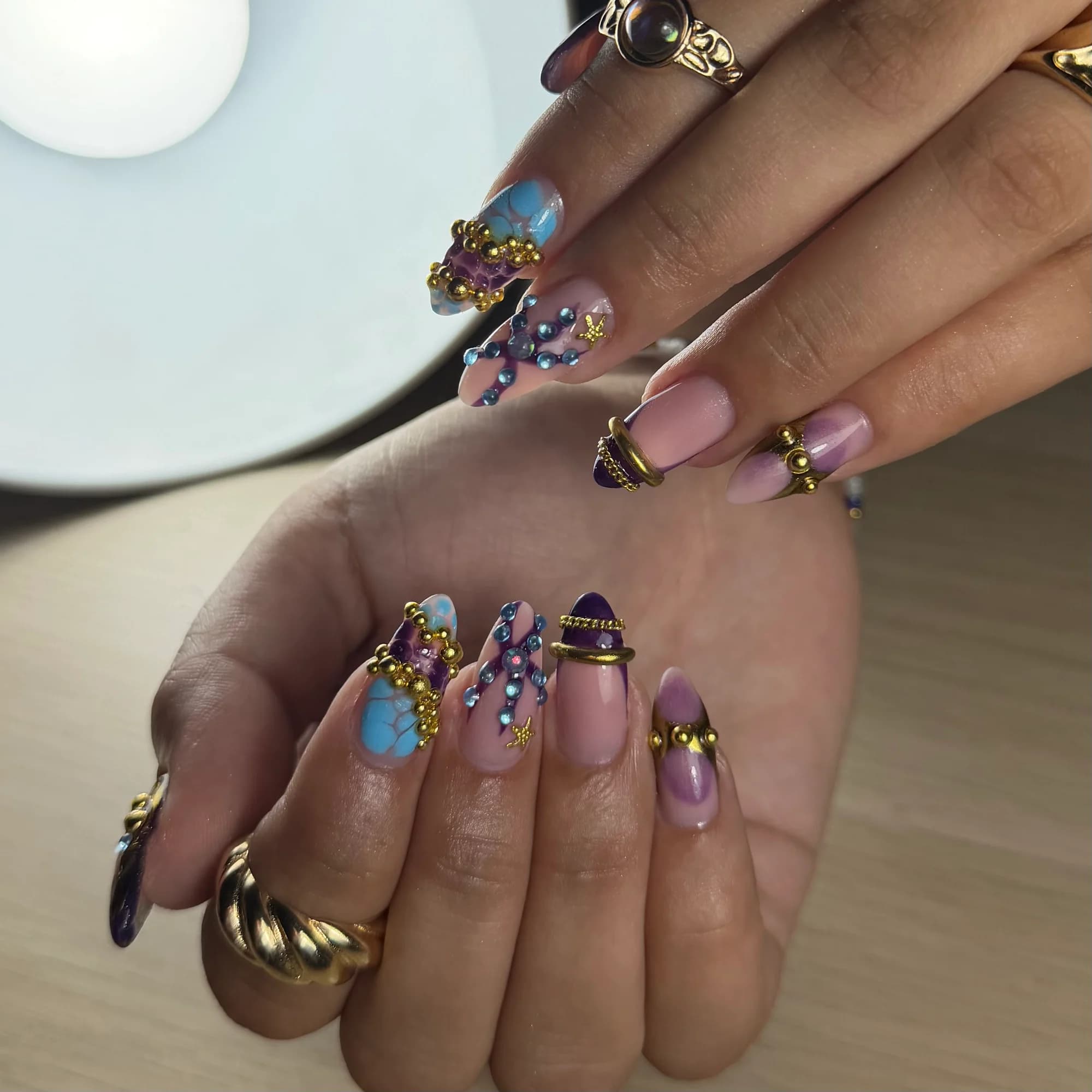 Pose gel et nail art par Reines Room, prothésiste ongulaire à Mérignac — création 18