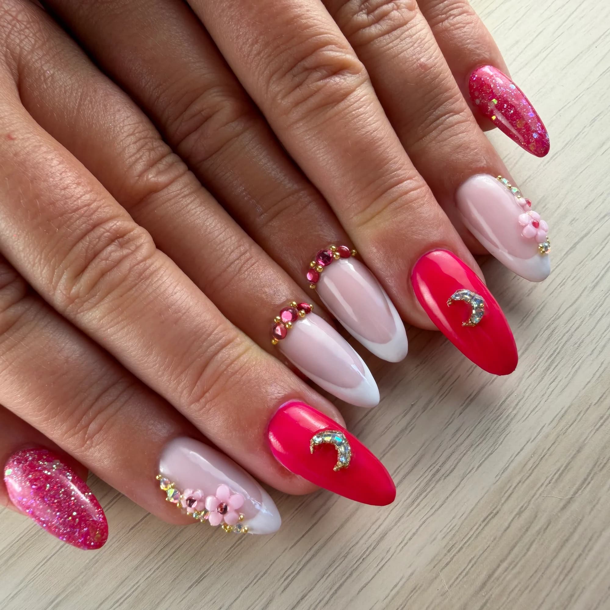 Pose gel et nail art par Reines Room, prothésiste ongulaire à Mérignac — création 16